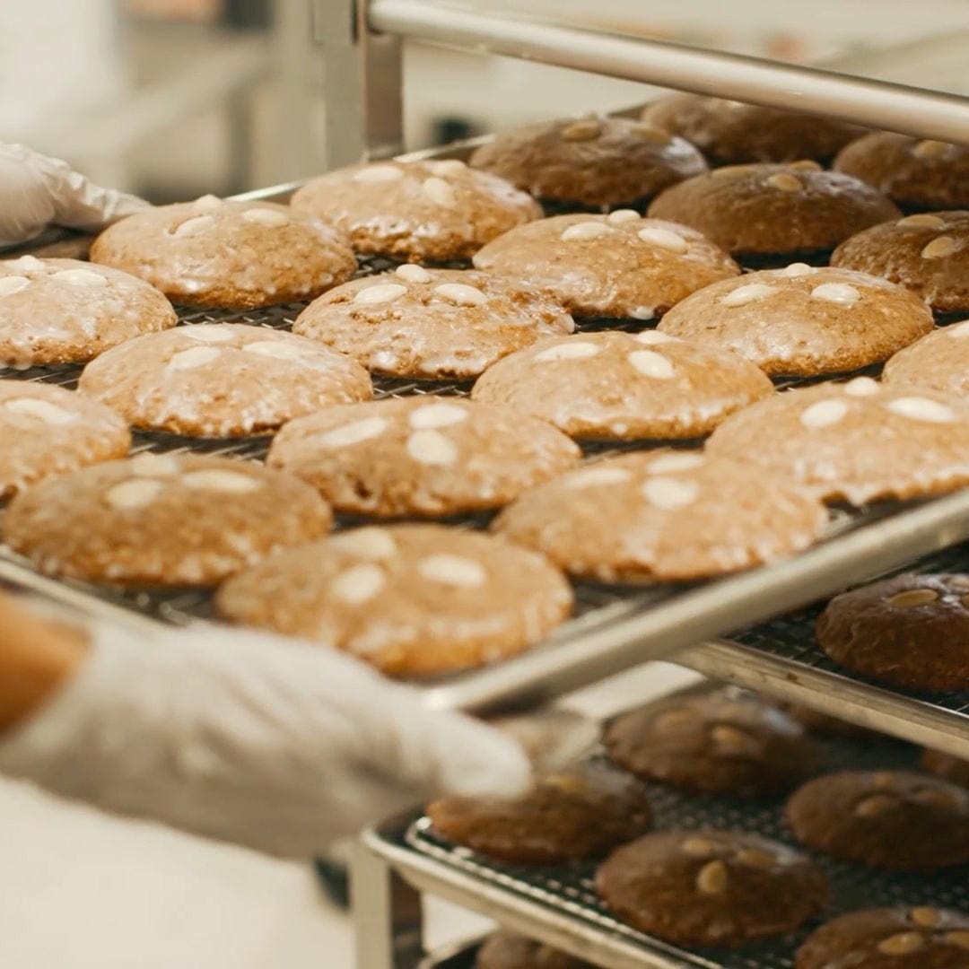 lebkuchen tray in the oven