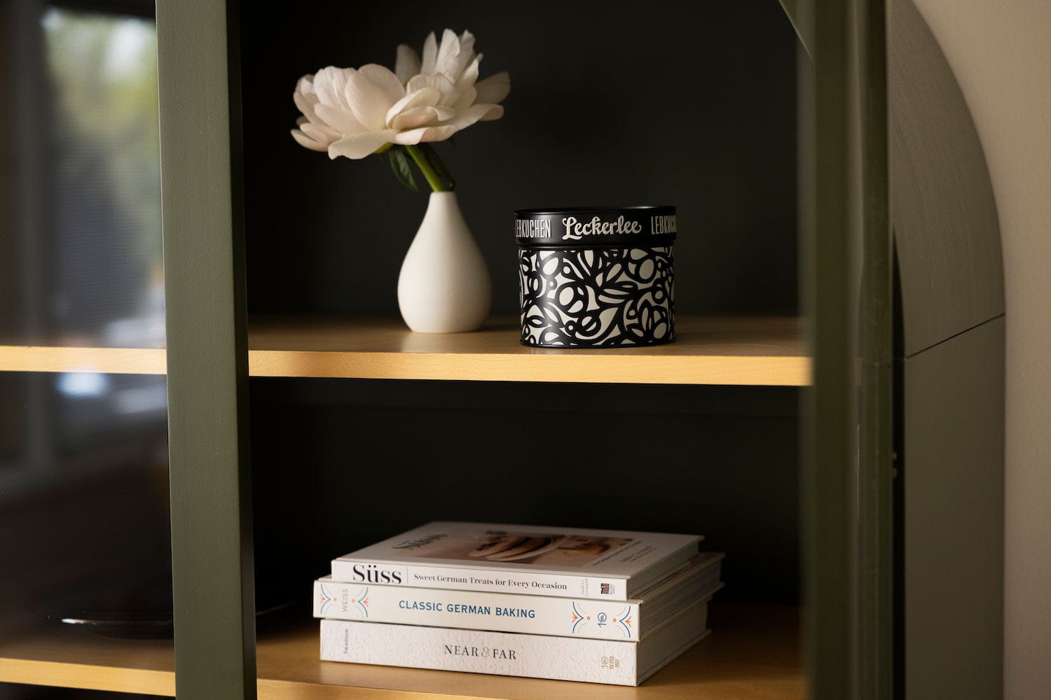 Abstract Peony lebkuchen Tin